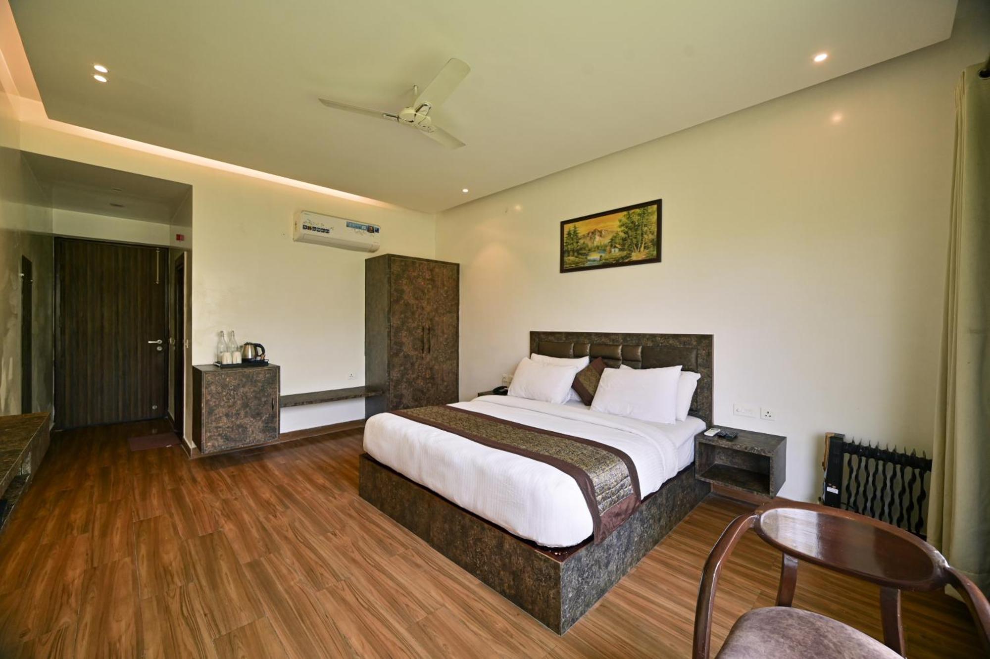 Aavaas Hill Resort Lansdowne Ngoại thất bức ảnh